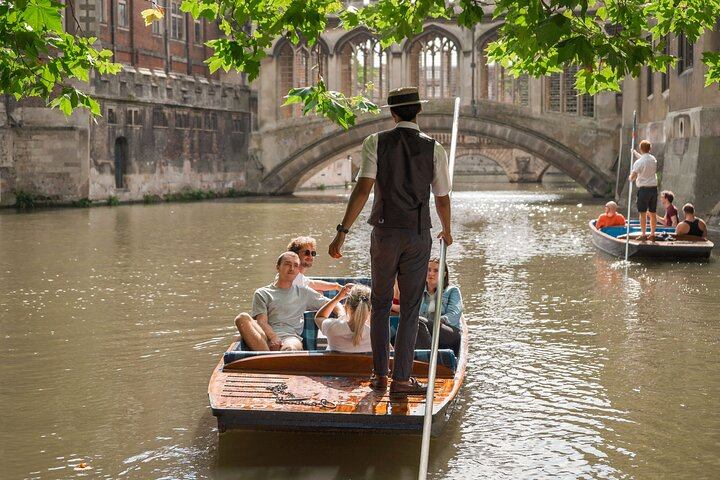 Private | Cambridge Uni Walking Tour & Punting Tour Led By Alumni - Photo 1 of 17